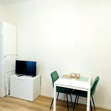 Private Apartment Close To Red Subway Pankrac Prague Exterior photo