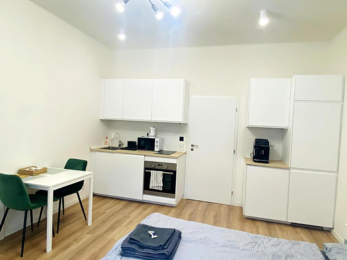 Private Close To Red Subway Pankrac Appartement *